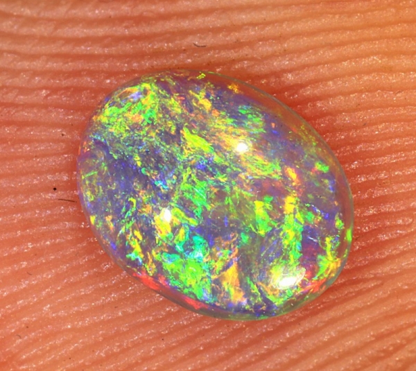 Semi Black Crystal Opal 0,4 ct